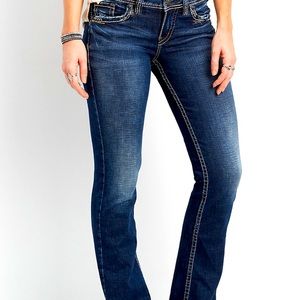 Silver Suki Flap 17” Mid Rise Jeans - curvy fit, relaxed hip and thigh.